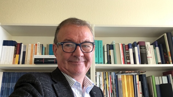 Dr. Robert Grünewald